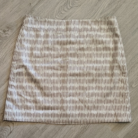 Loft Dresses & Skirts - NWT Loft Ann Taylor Two Tone Mini Skirt 6P